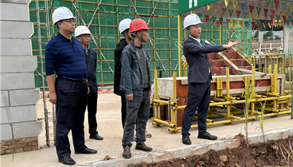向誠、石鎮(zhèn)槐暗訪工程項目建設和企業(yè)運營管理工作